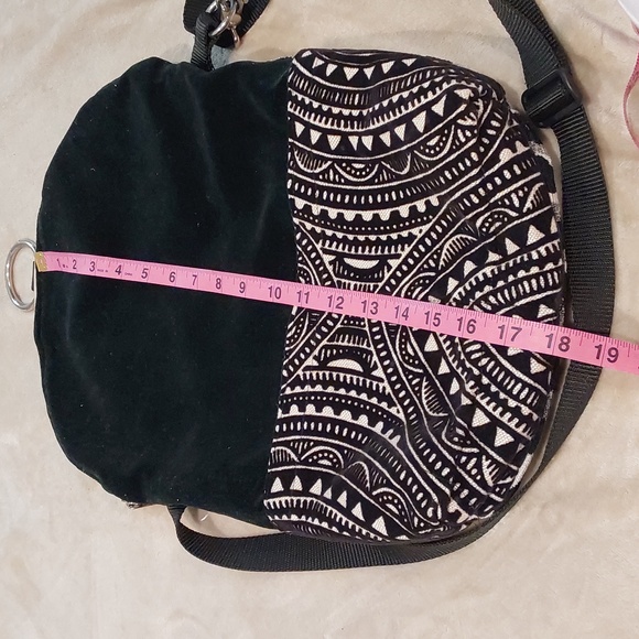 Kindred Spirit Style leopard print and tribal pattern Messanger Crossbody Bag - Picture 10 of 12